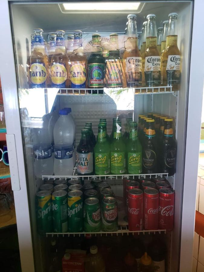 Orrie'S Beach Bar And Hotel Crab Hill Esterno foto