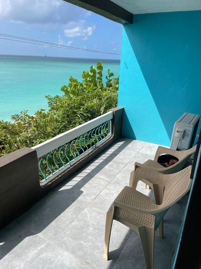 Orrie'S Beach Bar And Hotel Crab Hill Esterno foto