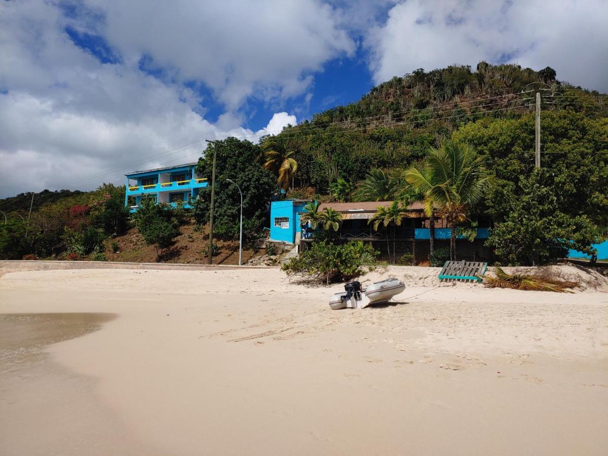 Orrie'S Beach Bar And Hotel Crab Hill Esterno foto